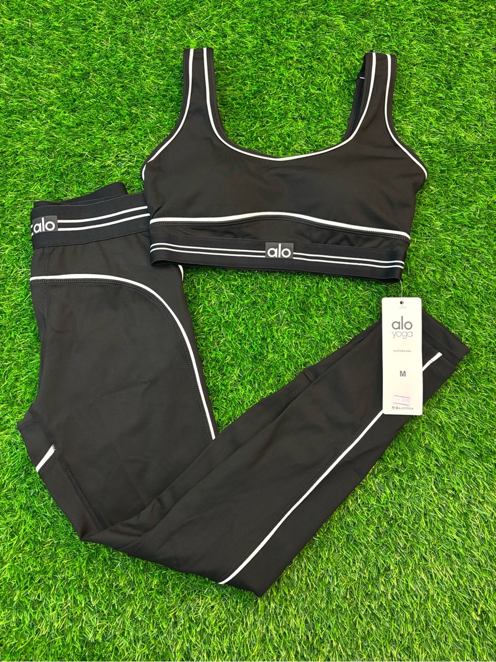 Alo Yoga Black 2-Piece Set Women’s Medium Sports Bra & Leggings Athleisure